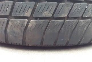 1,6 mm. Zimní pneumatiky musí mít minimálně 4,0 mm.
