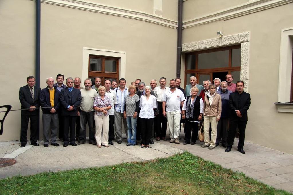 a verejného osvetlenia spôsobuje, že sa v noci nebojíme ísť po ulici, alebo sa vieme pohybovať po vlastnom byte bez toho, aby sme zasvietili svetlo.