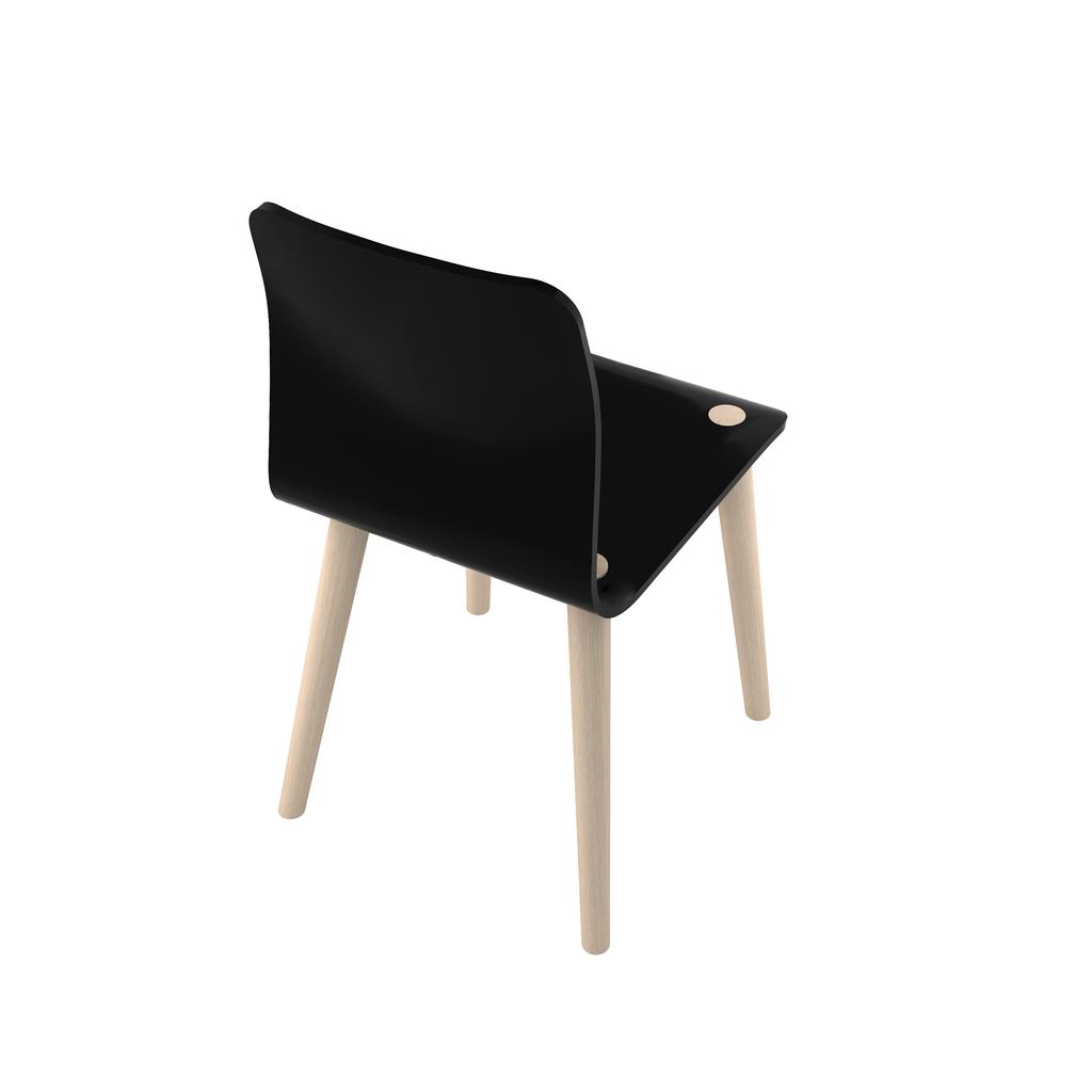 Zajišťují tak potřebnou stabilitu židle a dotváří tak její severský charakter. The original element of the Malmö chair are conical legs running through the plywood seat.