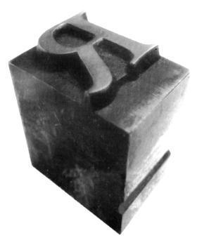 Kovový písmový znak tlačová plôška hlava písmena ramenná