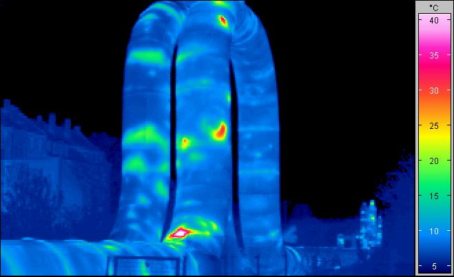 Termovize umoţní identifikovat podzemní uloţení rozvodů tepla, vadná místa s