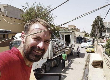 UNE LOGISTIQUE UN PEU DIFFÉRENTE TAK TROCHU JINÁ LOGISTIKA Quand on entend le mot «logistique», on pense le plus souvent aux entrepôts, camions et transport de matériel.