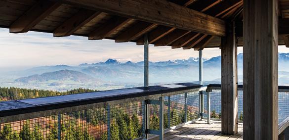 Attergauská rozhledna V nejvyšším bodě v oblasti Attergau Nádherný panoramatický výhled na celou Solnou komoru v nadmořské výšce 884 m n.m. Vášniví milovníci přírody zde naleznou nesčetné příležitosti pro pěší túry.