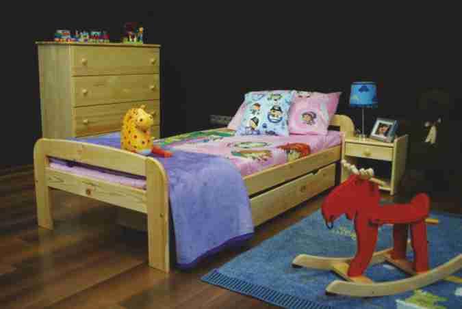 266 Detská poschodová posteľ je vyrobená z kvalitného borovicového masívu. S povrchovou úpravou lak natur. Súčasťou tejto postele sú 2ks molitanové matrace a 2ks zásuviek s úložným priestorom.