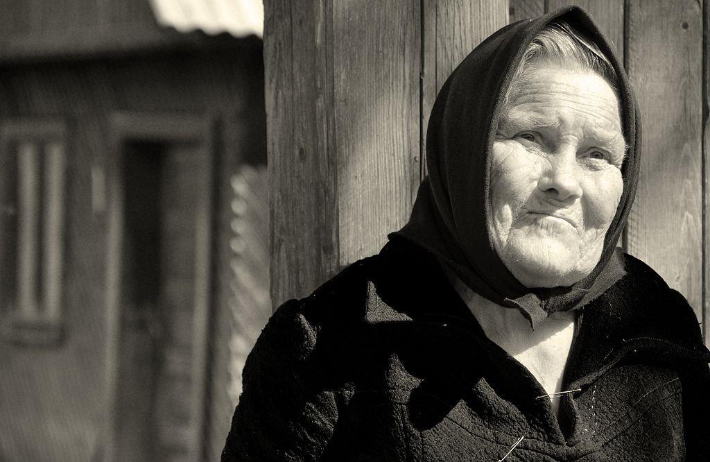 Upognjena žena od teže bremena ruta Ti čuva glavo krasi, rjavo Ti sije čelo zorano taka slovenska mati si Ti!