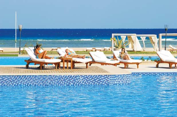 wifi len dospelí Hotel je situovaný priamo na pláži v tesnej blízkosti pešej promenády s farebnými fontánami v oblasti Sahl Hasheesh. Od medzinárodného letiska v Hurghade je vzdialený 24 km.