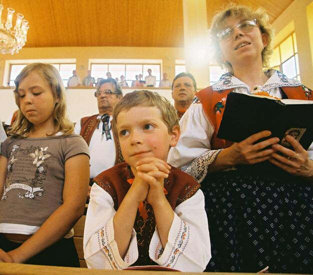 Význam rodiny v živote človeka nedeľné slávenie Eucharistie je stredobodom života Cirkvi.