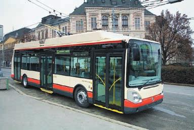 trolejbusoch svetových výrobcov. Motor je vybavený prevodovkou s konštantným prevodovým pomerov. Trakčný motor je napájaný z regulovaného striedača na báze IGBT tranzistorov.