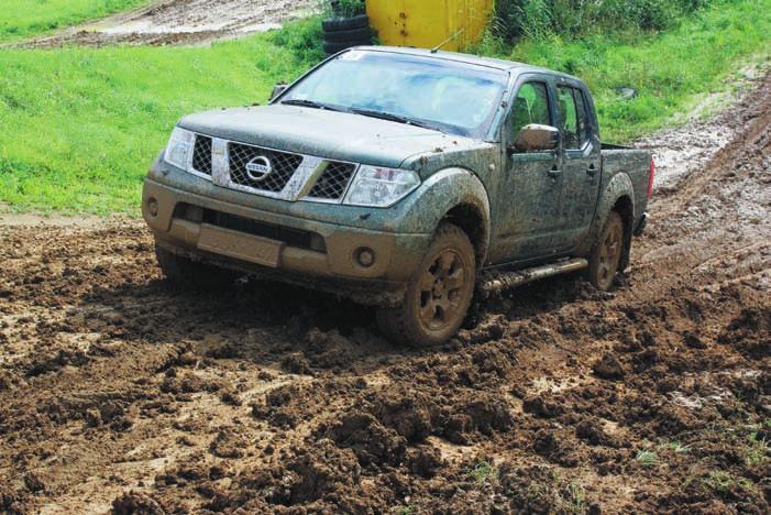 NISSAN Pravý zážitok v teréne s Nissanom Navara Nissan Navara prišiel na trh koncom minulého roka, ako model s luxusnejšou výbavou a tiež komfortnejším prevedením Pick up-u.