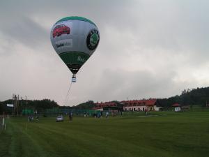 stoupání balónu s hosty až do výšky 20 metrů nutné dobré povětrnostní podmínky balón až pro 10