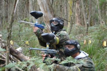 PAINTBALL Hledáte hru po kolektiv? Máte rádi adrenalin, vzrušení a zábavu?