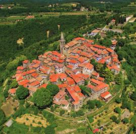 10 1. Grožnjan 1a a Motovun 1b středověká istrijská městečka Turistické sdružení okresu Motovun Trg Andrea Antico 1, 52424 Motovun Tel.: +385 (0)52 681 726 E-mail: info@tz-motovun.hr Web: www.