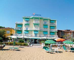 112 LIDO DI JESOLO Hotel BELLARIVA DIEŤA DO 7 ROKOV ZDARMA / PRIAMO NA I / WI-FI / 2+2 Hotel má atraktívnu polohu, nachádza sa priamo pri pláži strediska Lido di Jesolo, centrum so širokou ponukou