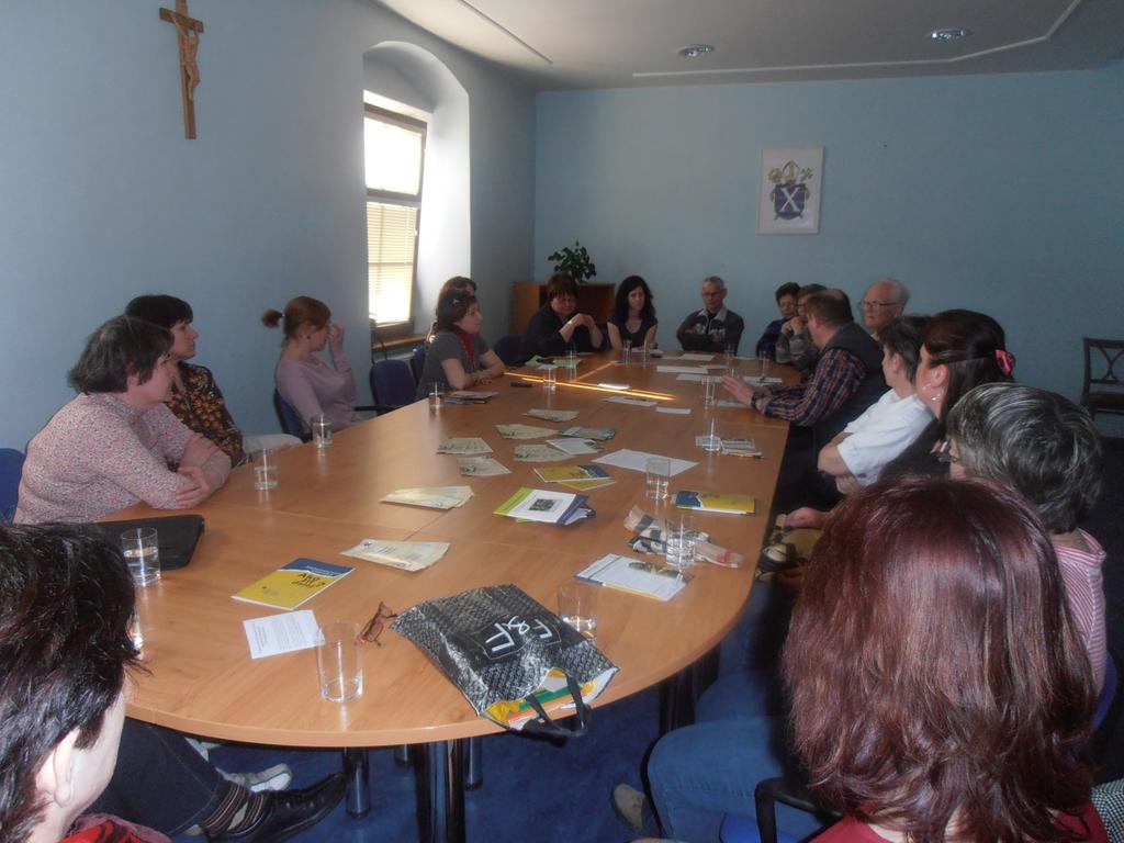 27.11.2013, téma Terminálne štádium ľudí s Alzheimerovou chorobou (hosť: zdravotná sestra Mgr. Anna Babeľová, ADOS), počet účastníkov: 12 