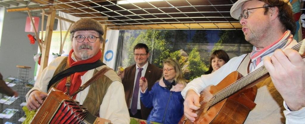 4.2 Euregio Egrensis na farmářských trzích v Plavně Poté, co mělo Euregio Egrensis v roce 2014 jako hostitelský region možnost doprovázet Evropské farmářské trhy v Plavně, bylo sasko-durynské