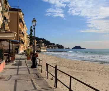 ITÁLIE FINALE LIGURE BÓRGIO VERÈZZI PIETRA LIGURE LO CERIALE ALASSIO ANDORA DI MARINA SANTO STEF AL MARE SANREMO DOPORUČENÉ TRASY Z ČR Praha 1.115 km, Brno 1.