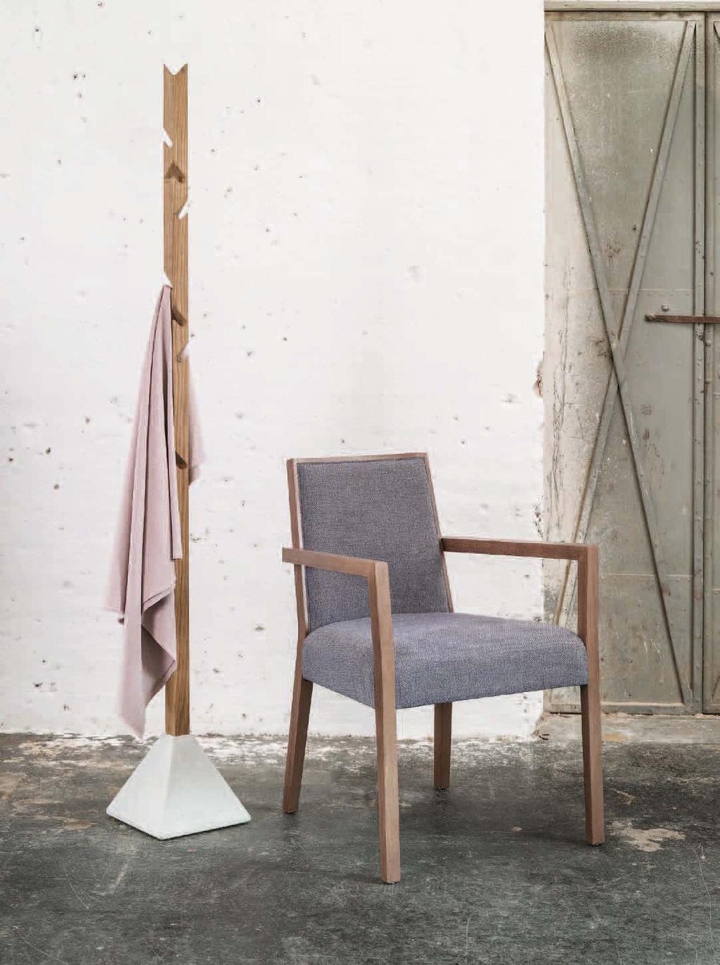 calais tee Calais design / Tom Kelley D/IT Čalouněné židlové křeslo se zvýšenou zádovou opěrkou v hladkém a čistém provedení.