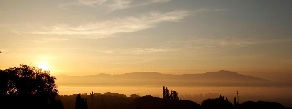 Ak dostanete vytlačené fotky priamo od fotografa, máte istotu, že sú spracované do finálnej podoby a vyzerajú tak, ako boli zamýšľané. Posledným kritériom je dojem z osobného rozhovoru.