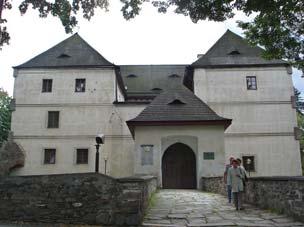 příroda a památky muzea Vlastivědné muzeum Jesenicka Jeseník 50 13 47.11 N, 17 12 25.76 E Muzeum sídlí ve Vodní tvrzi v blízkosti centra města. Sama budova tvrze je unikátním historickým objektem.