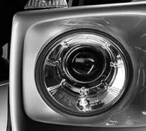 Dvojni ksenonski žarometi Zunanje ogledalo v barvi vozila Serijska oprema vse motorne izvedbe ZUNANJOST 16-palčna lita platišča s 5 prečkami, 7,5J x 16 ET 63, pnevmatike 265/70 R16 4-ETS