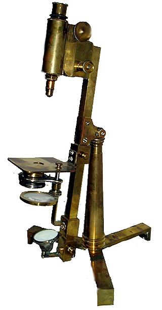 http://www.microscopestore.com/antiques.asp?c=109 Mikroskop Dr. Quinové Celomosazný mikroskop - známý ze seriálu Dr. Quinn Medicine Women WRAP Productions The microscope stands approx.