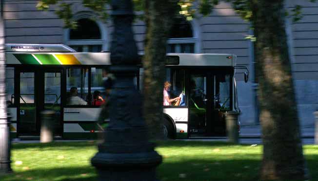 28 LJUBLJANA Zelena prestolnica Evrope 2016 Vse več uporabnikov javnega potniškega prometa Redno posodabljanje voznega parka ljubljanskih avtobusov, vzpostavljanje novih in optimiziranih avtobusnih