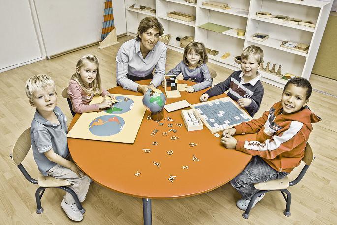 4.2 Požiadavky na pedagóga Montessori Znalosť anglického jazyka Dobrý vzťah s deťmi