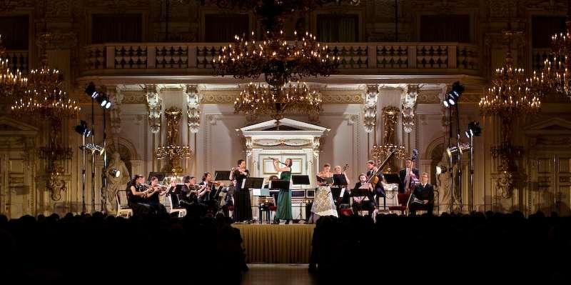 Art.ihned.cz: Letní slavnosti se vydávají k oltáři, uvedou i hudbu z korunovace Karla VI. Festival 14. 7. 2014 Art.ihned.cz, Frank Kuznik Letní slavnosti se vydávají k oltáři, uvedou i hudbu z korunovace Karla VI.