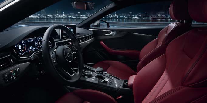 Audi design selection prvky interiéru v syntetické kůži: loketní opěrky v barvě sedadel (černá, skalní šedá, béžová Atlas, hnědá Cedr, červená Arras; u kombinace Alcantara/kůže a u kůže jemná Nappa s