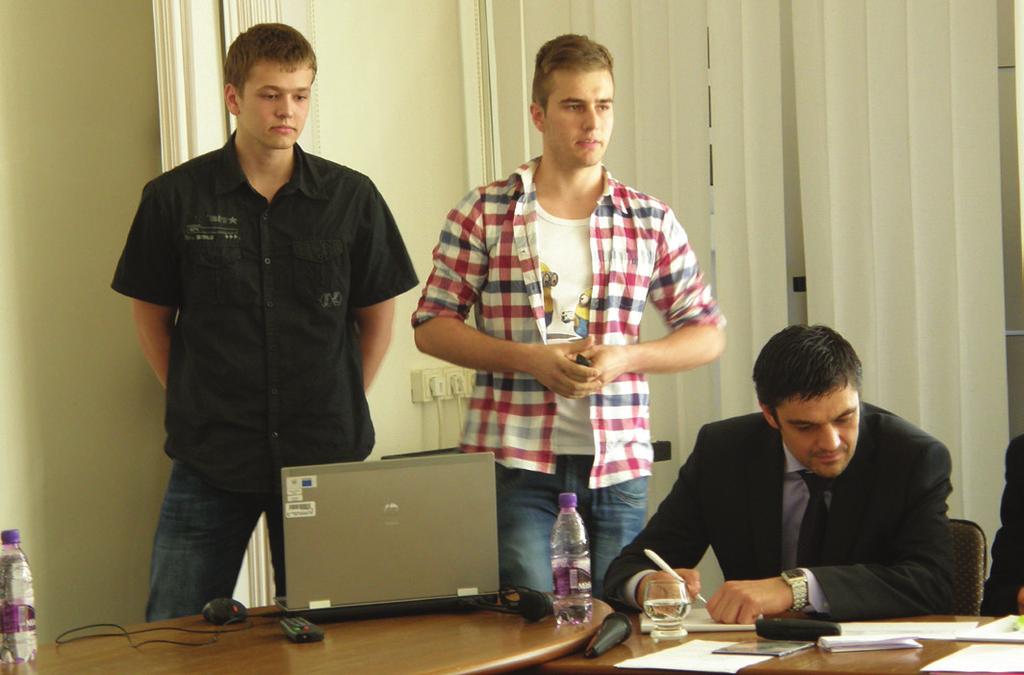 SIEMENS YOUNG GENERATION AWARD Divízia Automatizačnej techniky spoločnosti Siemens s.r.o. vyhlásila v školskom roku 2012/2013 desiaty ročník súťaže Siemens Young Generation Award.