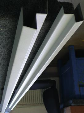 délka m Concrete overflow channel for PVC liner, length m Upevňovací lišta k