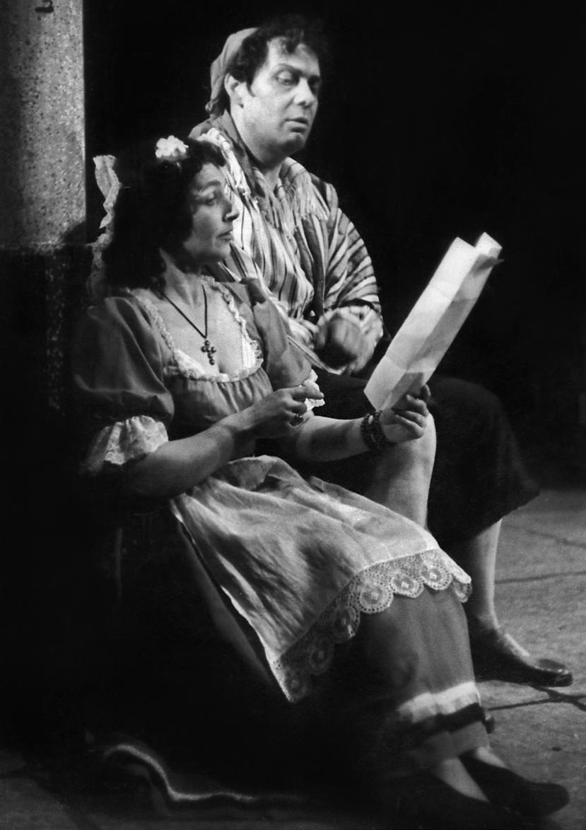 Slavná inscenace Sluhy dvou pánů v režii Ivana Rajmonta z r. 1994 nebyla jediným nastudováním klasické Goldoniho komedie.