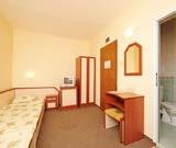 Stravování: snídaně formou bufetu v hotelové restauraci (v případě nízké obsazenosti hotelu mohou být snídaně i