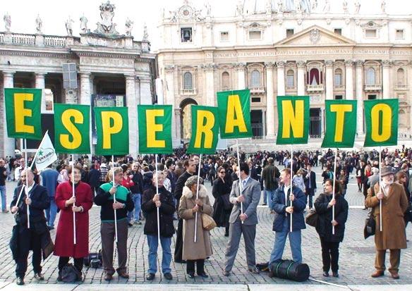 DIO BENU INTERNACIA KATOLIKA UNUIĜO ESPERANTISTA 2010 Katolika Sekcio de ĈEA Gazeto de IKUE-Katolika Sekcio de ĈEA Agnoskita kiel laika eklezia organizaĵo Jaro 2010 (20) Numero 1 (77) KRISTNASKO 2009