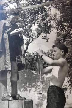 Na táboře v Rakousích u Turnova. Mathias Kohn (Matti Cohen) vpravo. Prázdniny 1938. Matti Cohen, Ramat Gan, Izrael. Březen 2017.