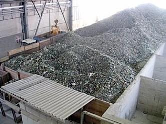 26 Speciální technologické postupy pro recyklaci vyžaduje především skleněný odpad obsahující jiné materiály jakožto součást původního výrobku. Jsou to např.