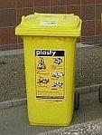 V okrajových částech měst, kde je zaveden pytlový svoz tříděného odpadu bývají k dispozici oranžové pytle na nápojový karton.