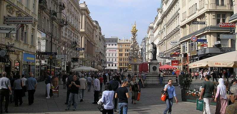 der Städtetourismusin Österreich umfasst vor allem die Bundeshauptstadt Wien und die acht Landeshauptstädte Gäste halten sich in Städten