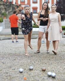 Dans les semaines précédant le tournoi, la CCFT a organisé trois entraînements à la pétanque, qui ont attiré à chaque séance près de 50 participants à Letná.