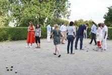 Petr Fuksa, entraîneur et promoteur de pétanque, apporte en effet de nombreux conseils pour bien se préparer au grand tournoi à Troja.