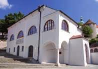 Jahrhundert in Böhmen und Mähren erbaut wurden The exhibition presents the oldest, historically and artistically the most valuable synagogues built in Moravia and Bohemia in the 17 th and 18 th