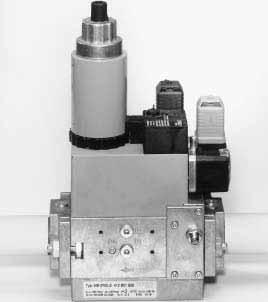 czujnik ciśnienia (wtyczka DIN EN 7 0-80) Presostat elektrik baπlant s (Fiµ DIN EN 7 0-80) Индикатор рабочего режима Indikace provozu Wskaźnik pracy µletme göstergesi Резьбовая пробка регулятора