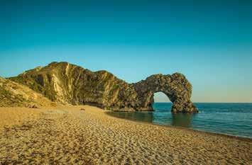 den V ranních hodinách přeprava do Velké Británie Dopoledne přejezd na ostrov Isle of Wight, kterému se přezdívá Anglie v kapse, a to díky svým přírodním krásám a nádherným letoviskům.