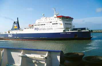 Pro cesty do Irska nejčastěji využíváme trajektového spojení mezi městy Holyhead Dun Laoghaire (Dublin).