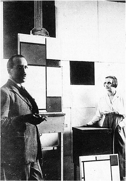 [5] Piet Mondrian a Pétro (Nelly) van Doesburg ve svém studiu (Rue du Départ,