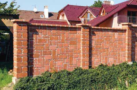 CRASH BLOCK IN Zdicí kameny se záměrně otlučeným povrchem, které imitují přírodní stavební materiál.