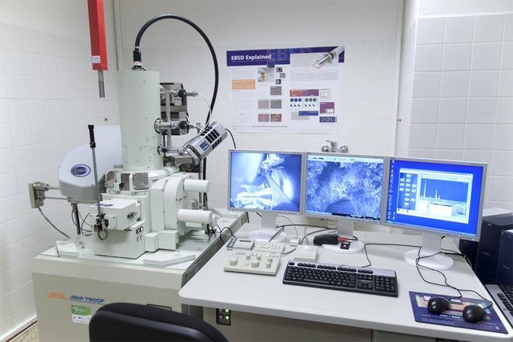 Příloha č. 5 Elektronový skenovací mikroskop Zdroj: Centrum materiálového výzkumu: Skenovací elektronový mikroskop JEOL [online]. (c) 2015 [cit. 2015-03-23].