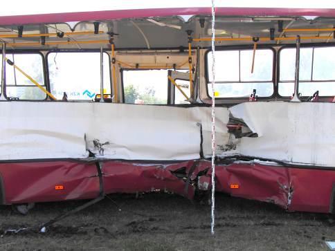 Obr. 9: Profil poškození boků autobusu Obr.