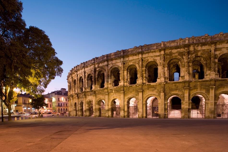 Arènes de Nîmes, Maison Carrée, Tour Magne.. [online]. [cit.