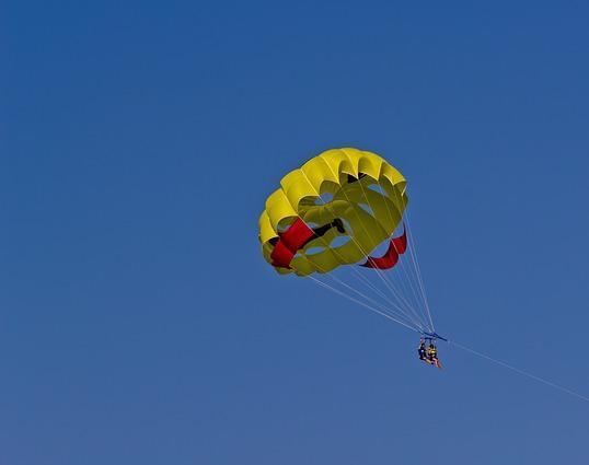 V nabídce najdete: Jet ski, parasailing, fly